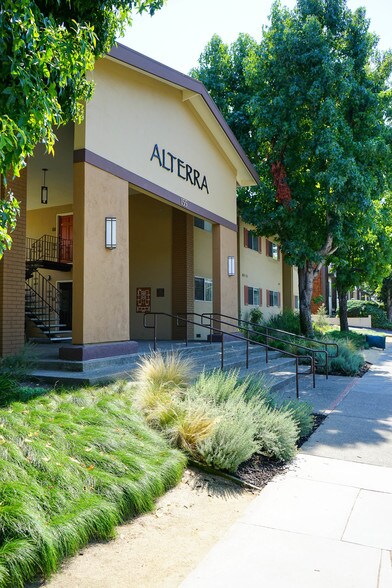 155 Nova Albion Way, San Rafael, CA à vendre - Photo de l’immeuble – Image 2 sur 27
