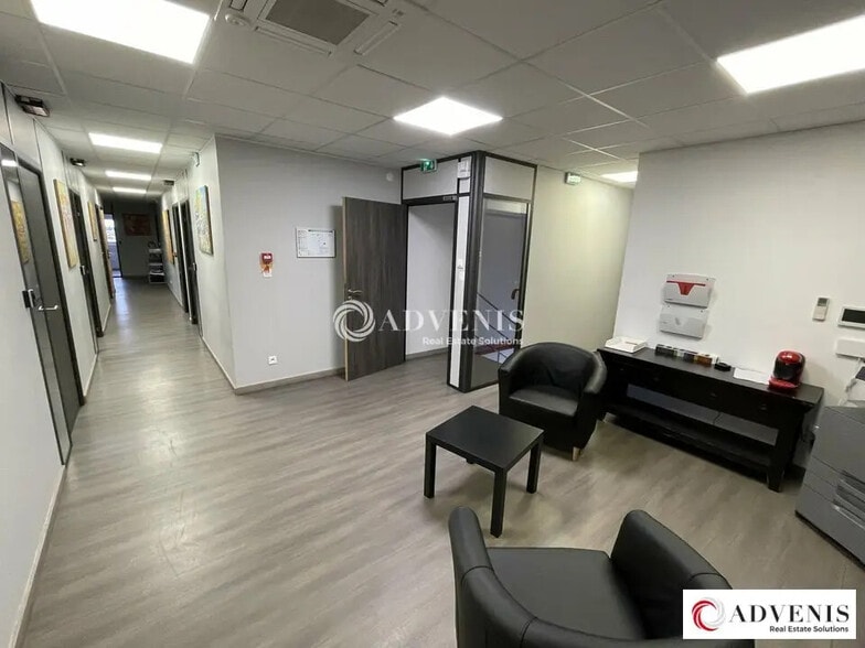 Local d’activités dans Le Haillan à louer - Photo intérieure – Image 3 sur 12