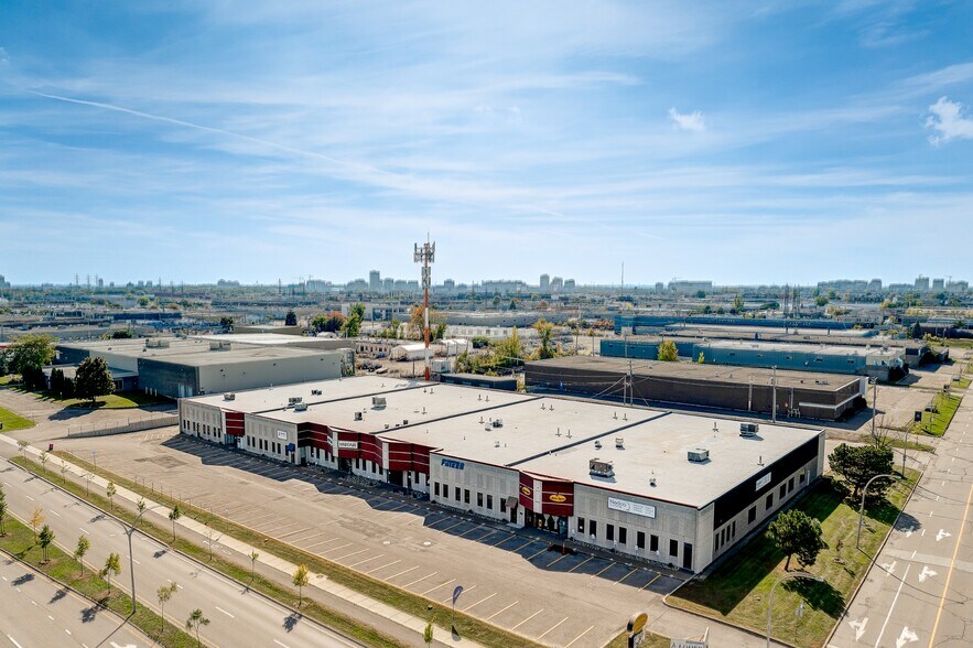 3148-3178 Boul Industriel, Laval, QC à louer - Photo de l’immeuble – Image 3 sur 12
