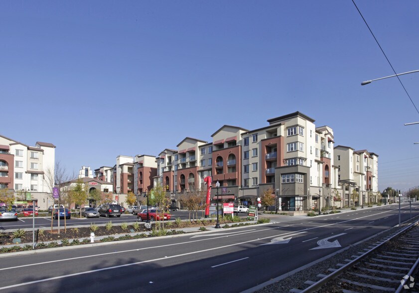 621 Tasman Dr, Sunnyvale, CA à louer - Photo de l’immeuble – Image 2 sur 2