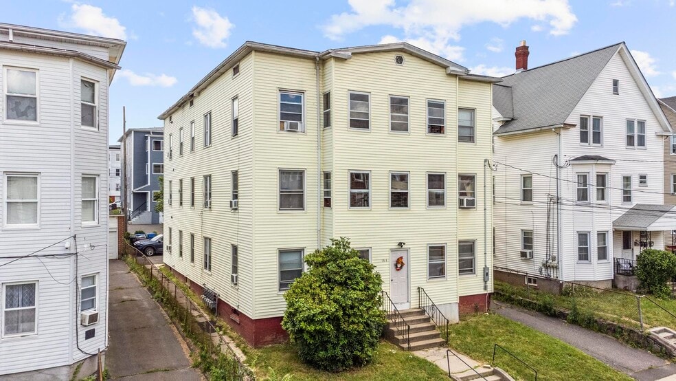 164 Grove St, New Britain, CT à vendre - Photo de l’immeuble – Image 3 sur 23
