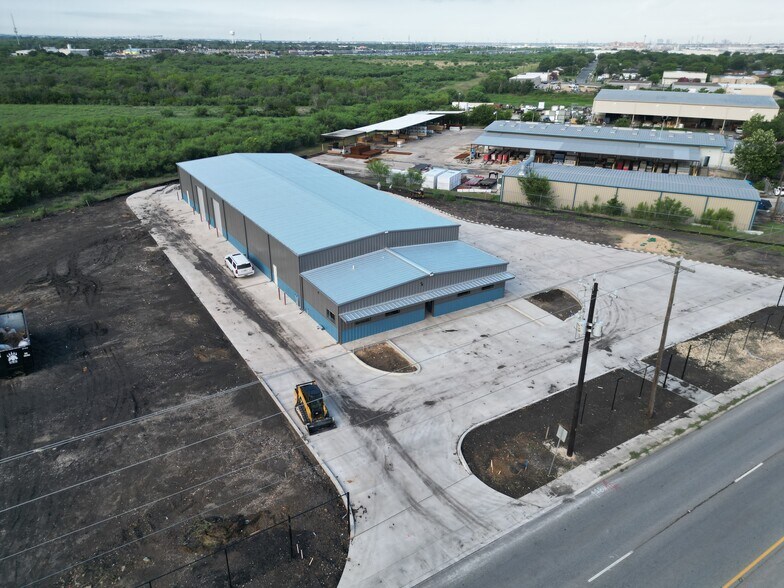 5560 Rittiman Rd, San Antonio, TX à louer - Photo de l’immeuble – Image 1 sur 5