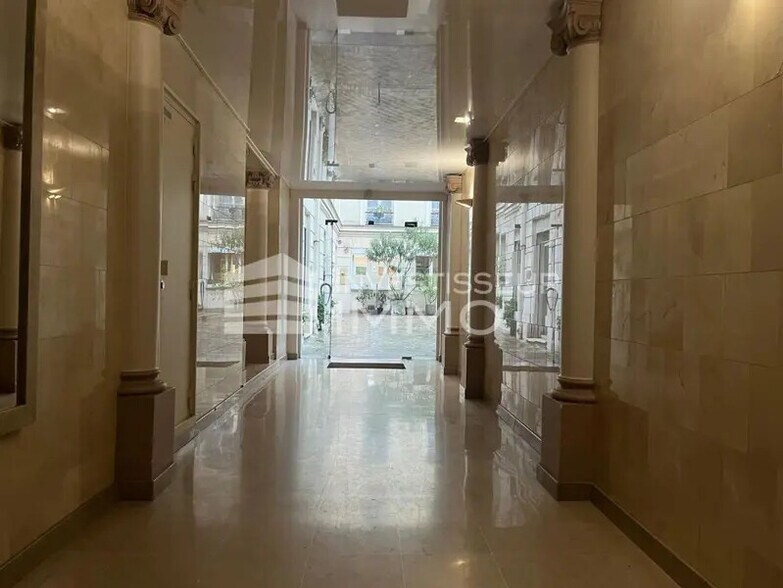 Local commercial dans Paris à louer - Hall d’entrée – Image 2 sur 14