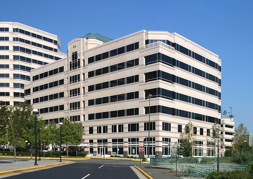 11730 Plaza America Dr, Reston, VA à louer - Photo de l’immeuble – Image 2 sur 8