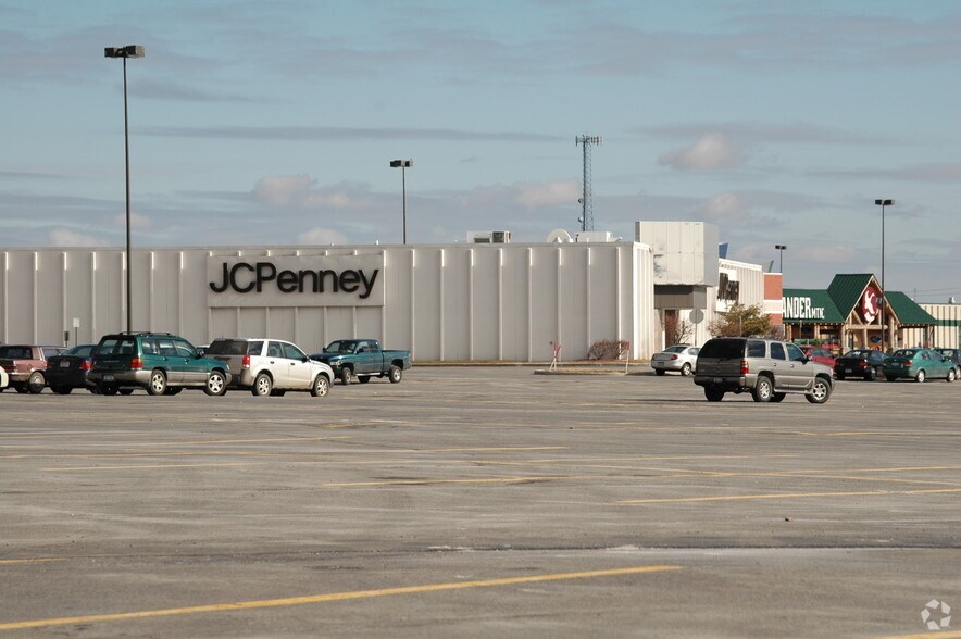 21182 Salmon Run Mall Loop W, Watertown, NY à louer - Photo de l’immeuble – Image 2 sur 7