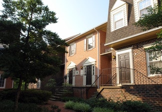 Plus de détails pour 121-123 Rowell Ct, Falls Church, VA - Bureau à louer