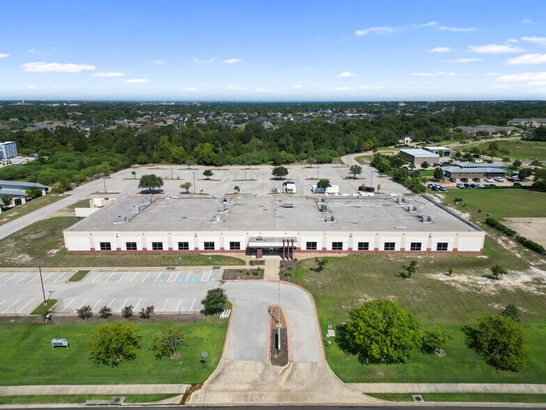 3101 University Dr E, Bryan, TX à louer - Photo de l’immeuble – Image 2 sur 26