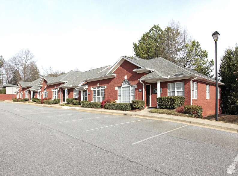 2000 First Dr, Marietta, GA à louer - Photo de l’immeuble – Image 2 sur 2