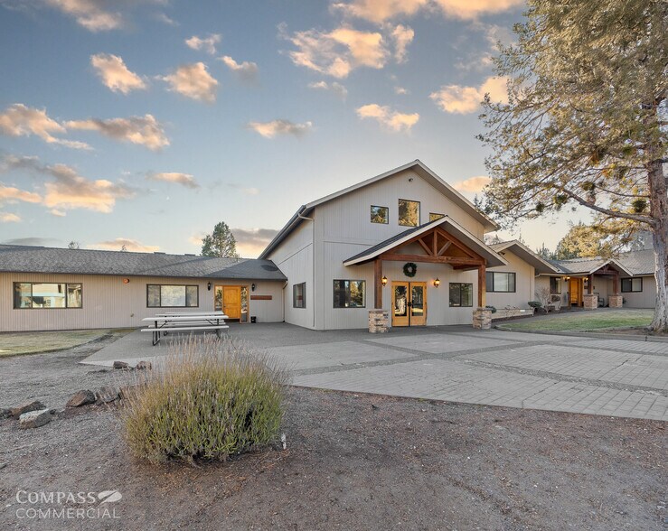 22025 NE Butler Market Rd, Bend, OR à vendre - Photo de l’immeuble – Image 2 sur 34