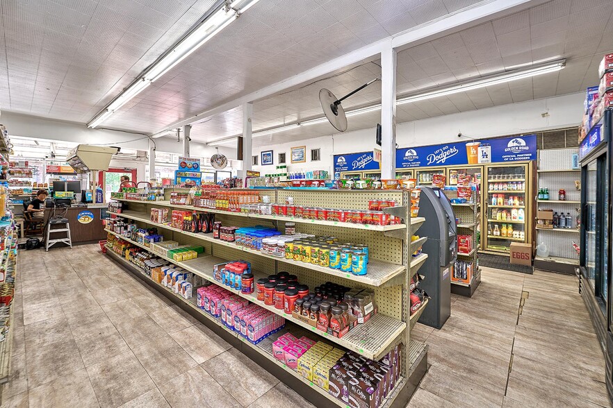 1259 N Las Palmas Ave, Los Angeles, CA à vendre - Photo intérieure – Image 3 sur 14