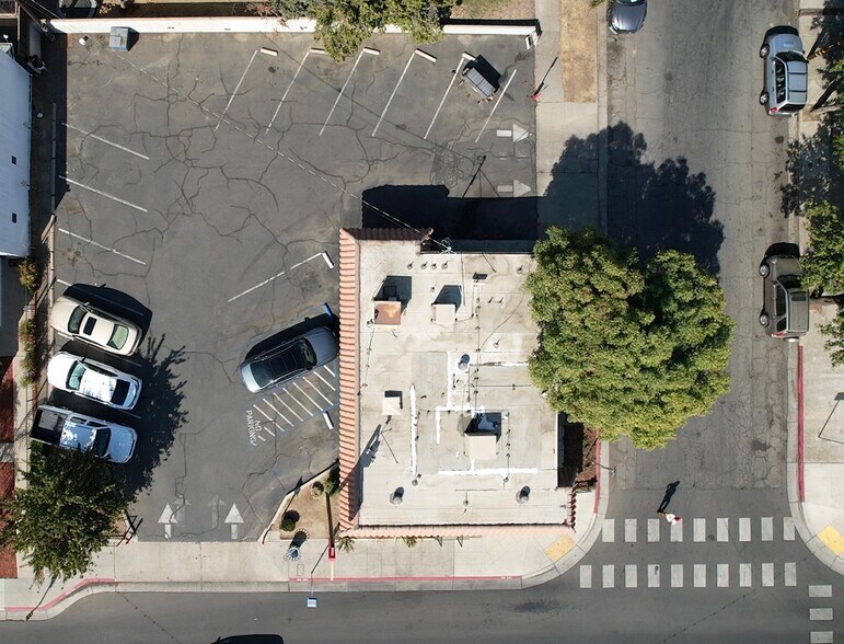 555 E Olive Ave, Fresno, CA à vendre - Photo de l’immeuble – Image 3 sur 7
