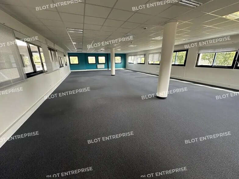 Bureau dans Larmor-Plage à louer - Photo de l’immeuble – Image 2 sur 8