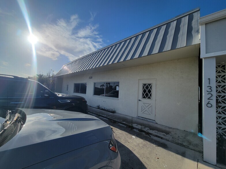 1328 Lafayette St, Cape Coral, FL à vendre - Photo de l’immeuble – Image 2 sur 4