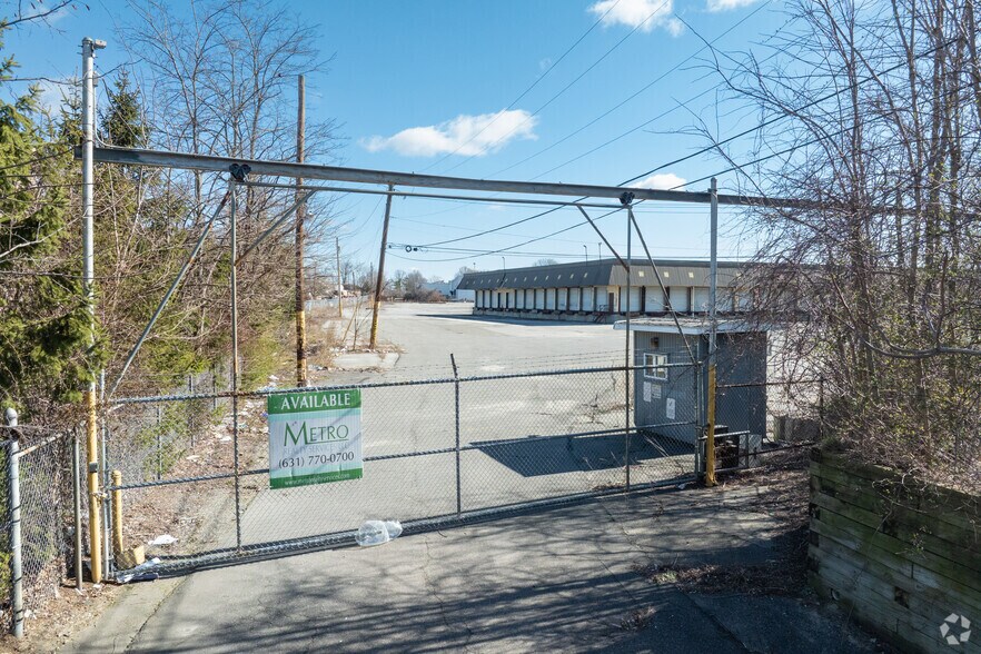 1 Imperatore Dr, Old Bethpage, NY à vendre - Aérien – Image 3 sur 4