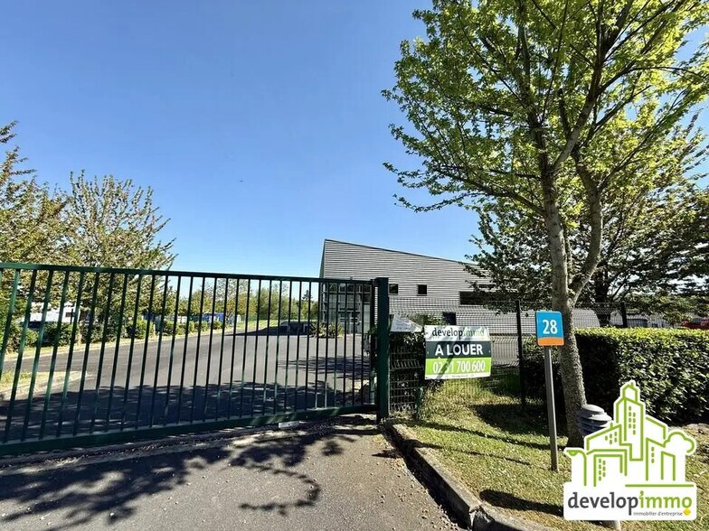 Bureau dans Verson à louer - Photo de l’immeuble – Image 2 sur 6