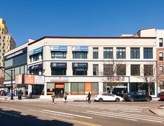 Plus de détails pour 55-05 Myrtle Ave, Ridgewood, NY - Local commercial à louer