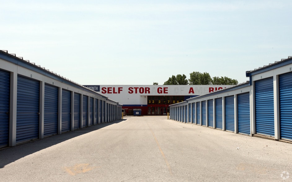 7339 E Washington St, Indianapolis, IN à vendre - Photo principale – Image 1 sur 9