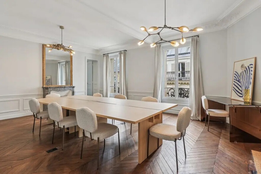 2 Rue Jean-Baptiste Pigalle, Paris à louer - Photo de l’immeuble – Image 3 sur 9