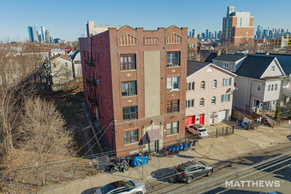 136-138 Grant Ave, Jersey City, NJ à vendre Photo principale– Image 1 sur 4