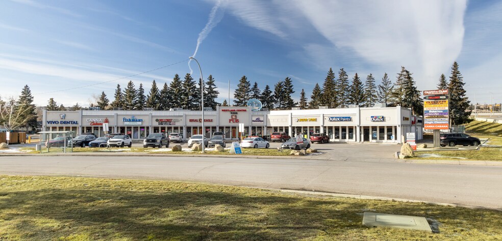 5308 17 Ave SW, Calgary, AB à louer - Photo de l’immeuble – Image 1 sur 12