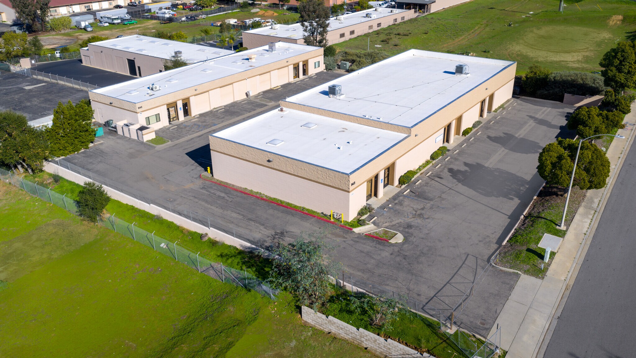 342 Industrial Way portefeuille de 2 biens à vendre sur LoopNet.fr Photo principale– Image 1 sur 2