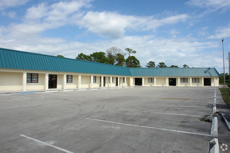 7430-7448 S Us-1 Hwy, Port Saint Lucie, FL à louer - Photo de l’immeuble – Image 2 sur 20
