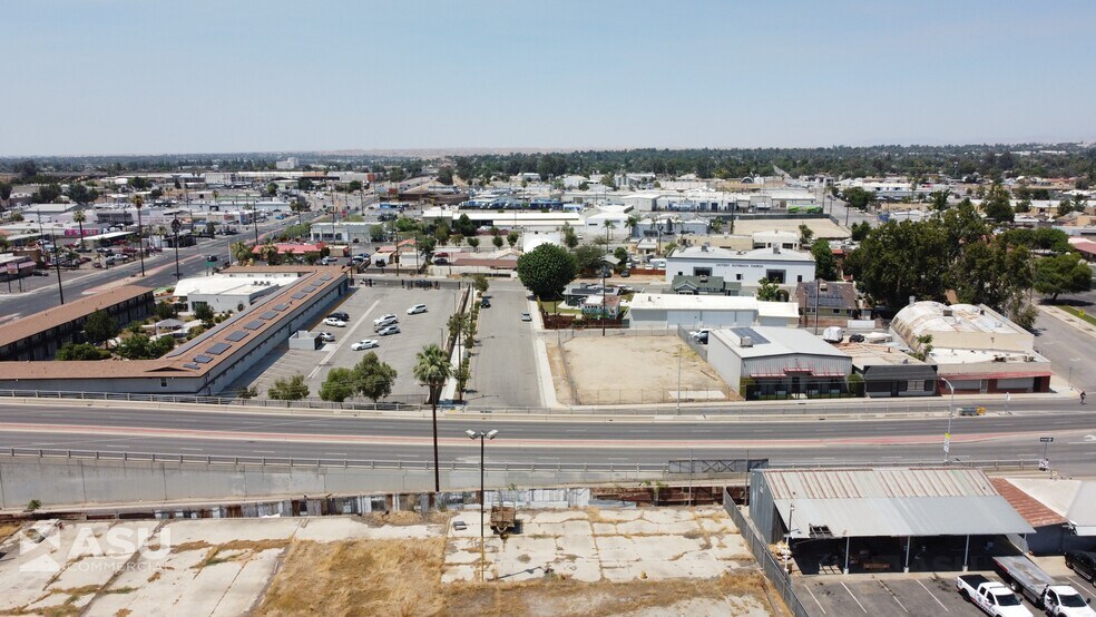 200 E Truxtun Ave, Bakersfield, CA à louer - Photo de l’immeuble – Image 3 sur 13