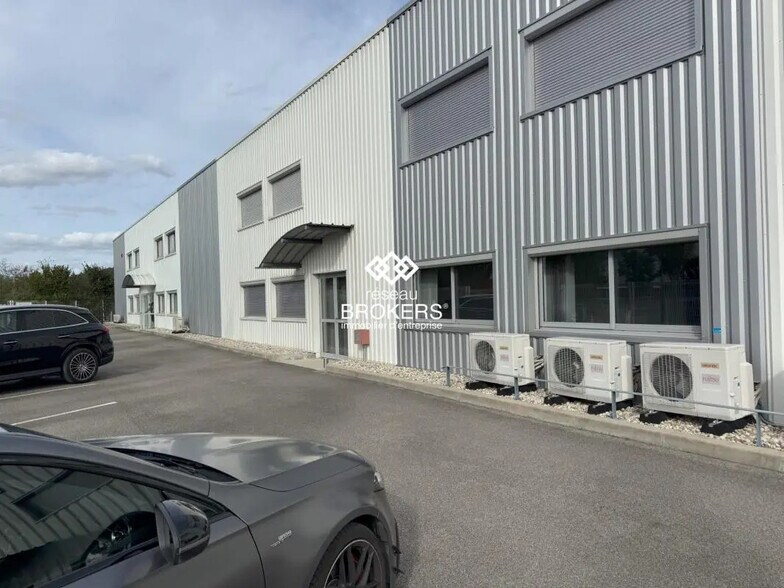 Local d’activités dans Vourles à louer - Photo de l’immeuble – Image 2 sur 18