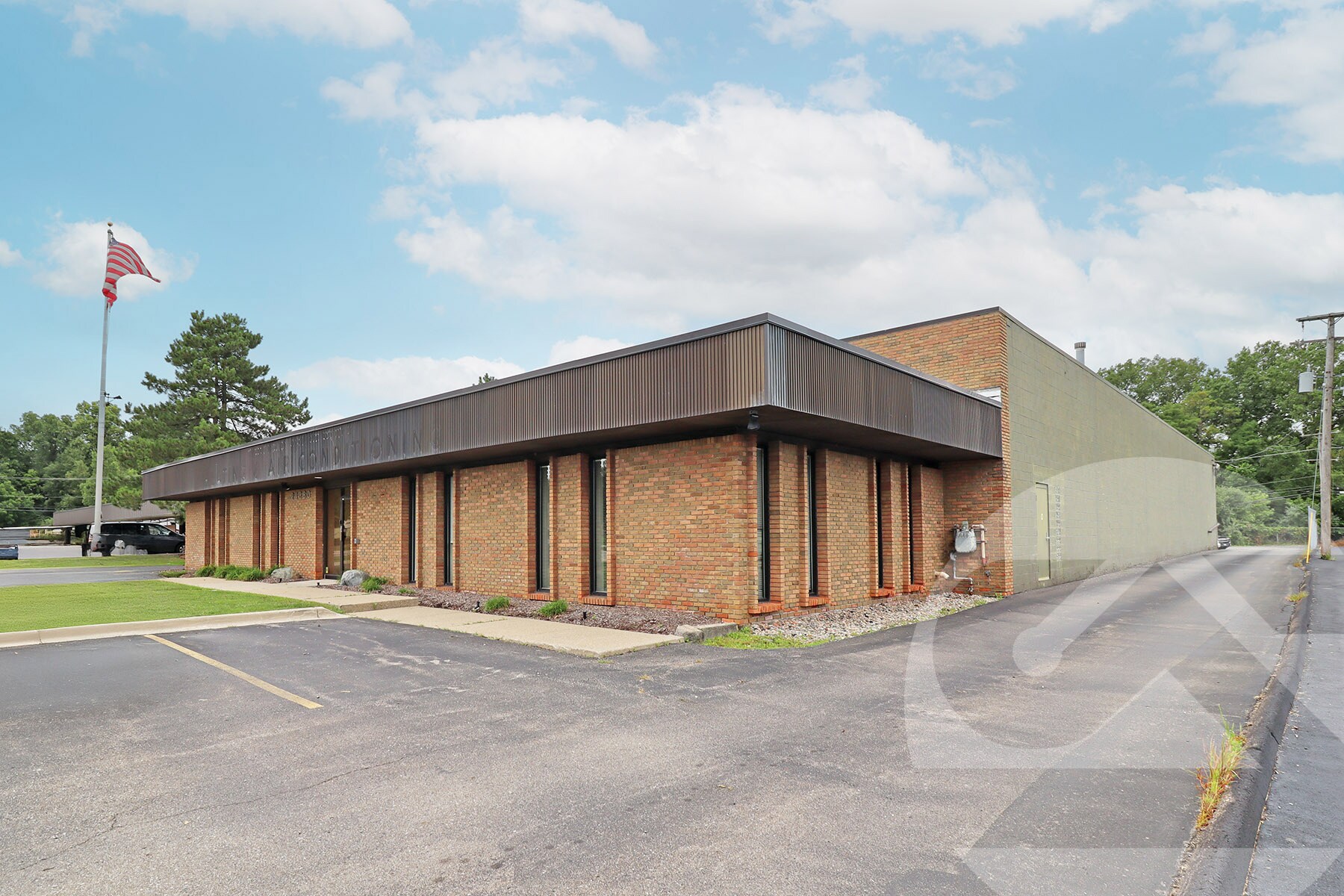 24380 Indoplex Cir, Farmington Hills, MI à vendre Photo principale– Image 1 sur 2