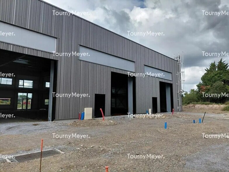 Local d'activités dans Thouaré-sur-Loire à vendre - Photo de l’immeuble – Image 3 sur 9