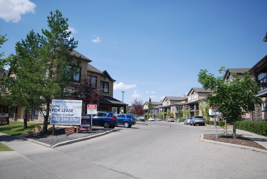 10 Discovery Ridge Hl SW, Calgary, AB à louer - Photo de l’immeuble – Image 1 sur 1