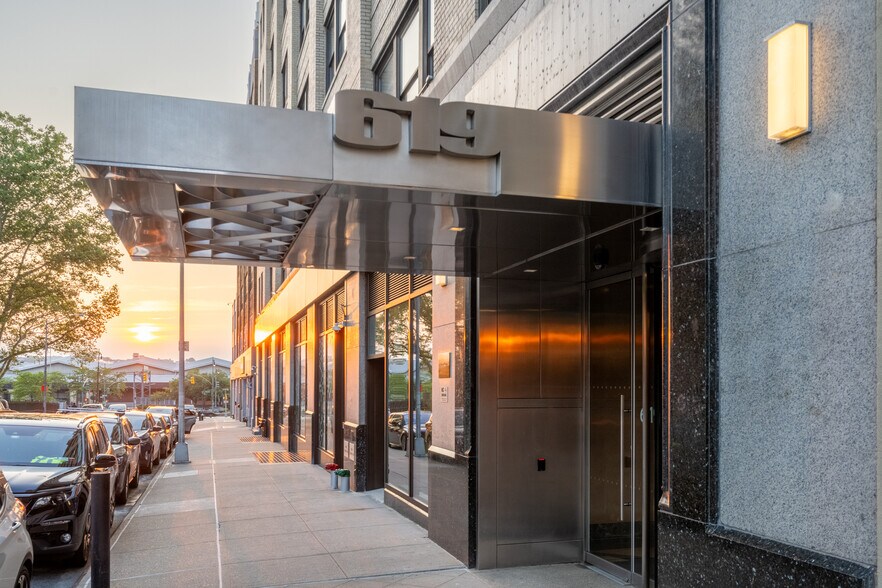 619 W 54th St, New York, NY à louer - Photo de l’immeuble – Image 2 sur 6