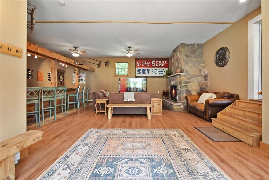 145 Camelback Rd, Tannersville, PA à vendre - Photo de l’immeuble – Image 3 sur 22
