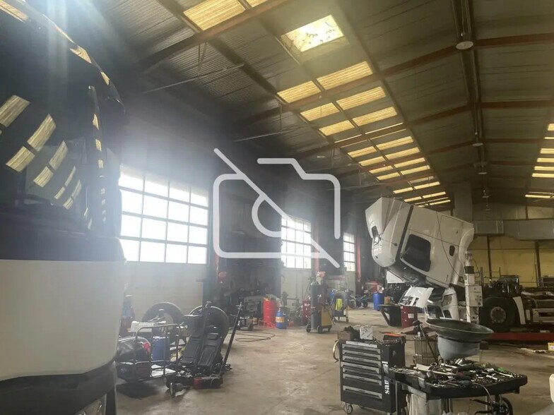 Industriel/Logistique dans Fontenay-Trésigny à louer - Photo de l’immeuble – Image 3 sur 5