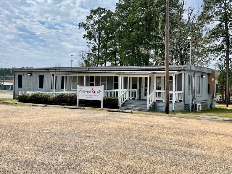 1008 Dickerson Dr, Jasper, TX à louer - Photo de l’immeuble – Image 2 sur 25