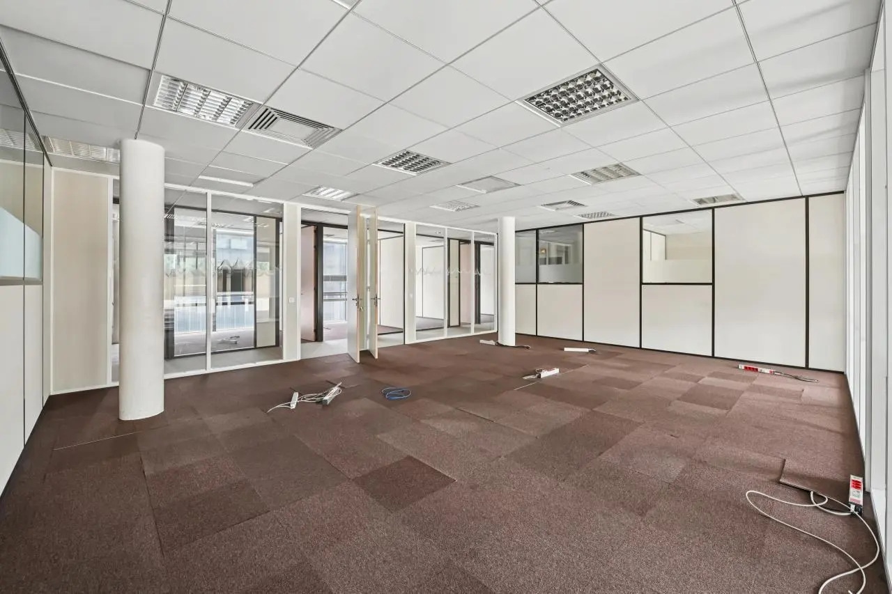 Local d’activités dans Vélizy-Villacoublay à louer Photo de l’immeuble– Image 1 sur 15