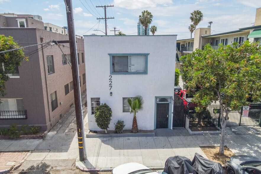 227 Lime Ave, Long Beach, CA à vendre - Photo de l’immeuble – Image 2 sur 14