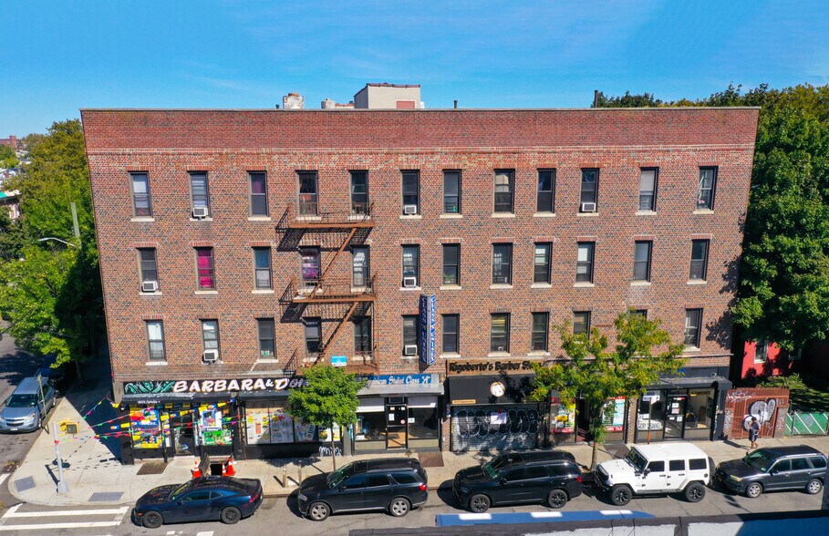 10-71 Cypress Ave, Ridgewood, NY à vendre - Photo de l’immeuble – Image 2 sur 7