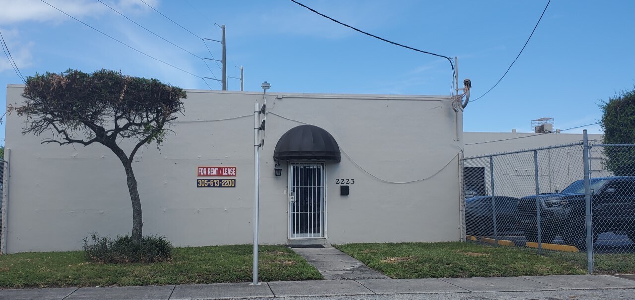 2223 NW 26th Ave, Miami, FL à louer Photo de l’immeuble– Image 1 sur 10