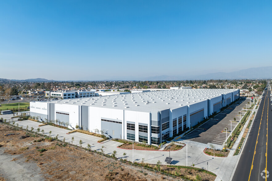 13402 Yorba Ave, Chino, CA à louer - Photo de l’immeuble – Image 3 sur 7