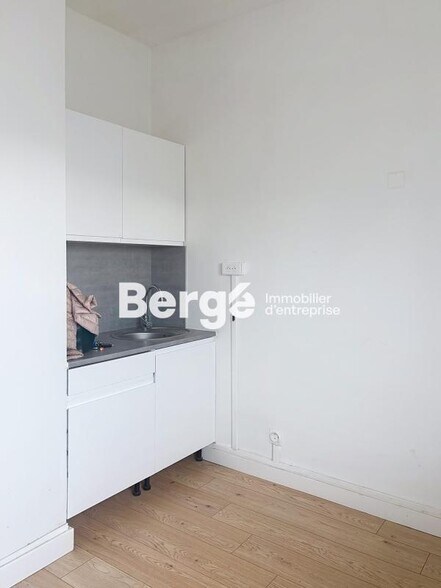 Bureau dans Cagnes-sur-Mer à vendre - Photo de l’immeuble – Image 2 sur 7