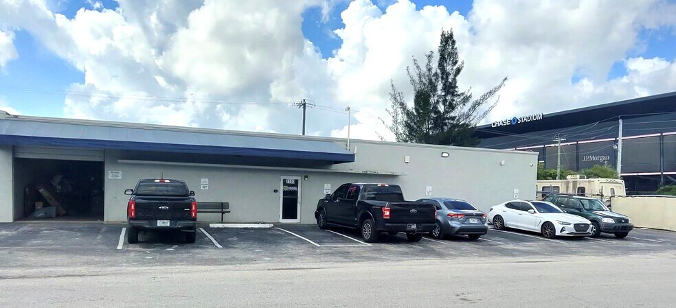 Classic Collision Centers - NNN Lease portefeuille de 2 biens à vendre sur LoopNet.fr - Photo de l’immeuble – Image 3 sur 3