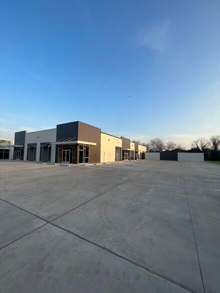 18107 Longenbaugh, Cypress, TX à louer - Photo de l’immeuble – Image 1 sur 11