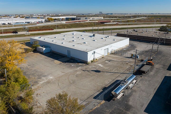 770 Larsen Ln, Bensenville, IL à louer - Photo de l’immeuble – Image 3 sur 19