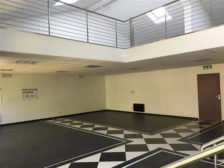 Bureau dans Torcy à louer - Photo de l’immeuble – Image 2 sur 9