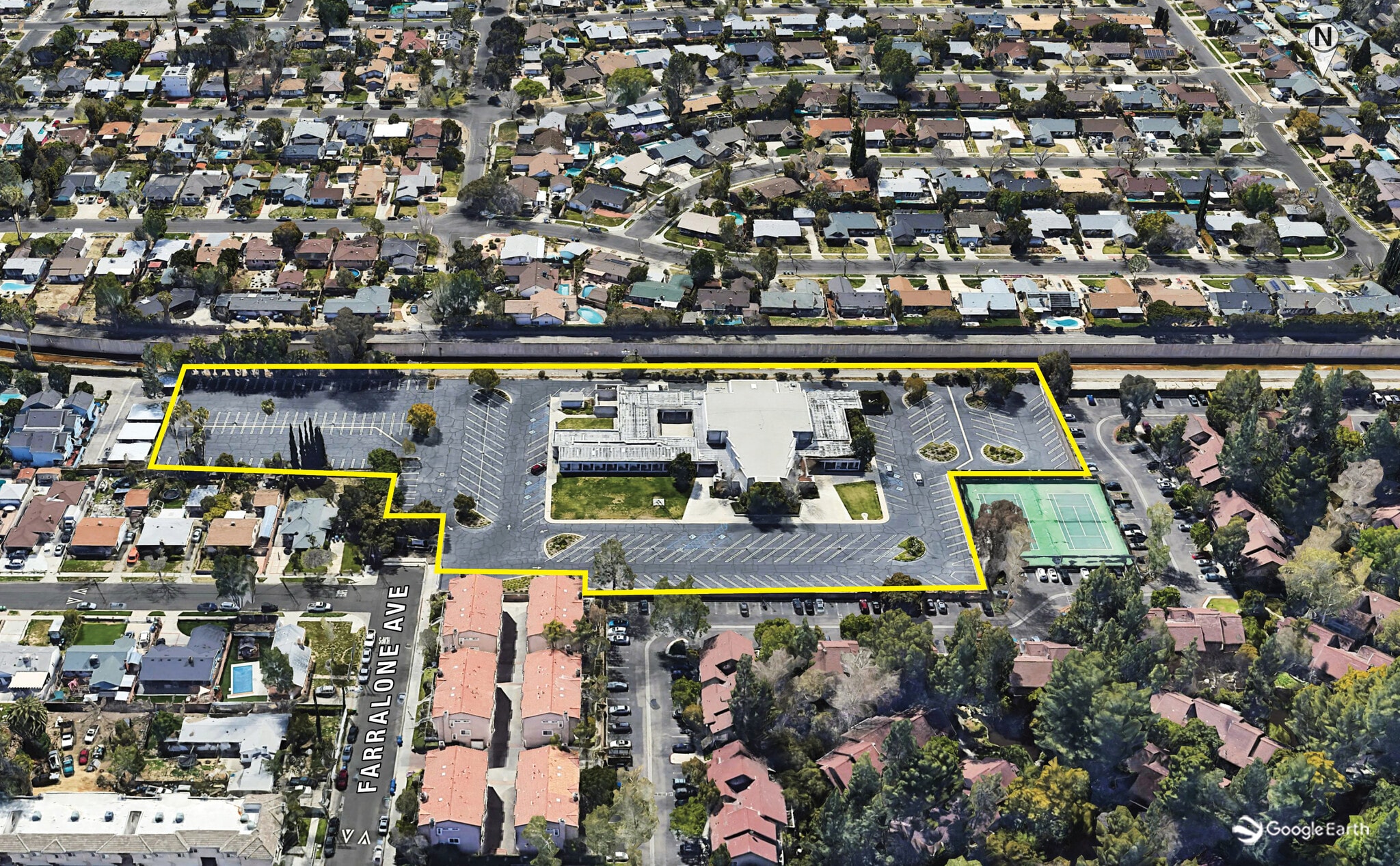 7045 Farralone Ave, Canoga Park, CA à vendre Photo principale– Image 1 sur 25