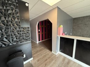 2230 Pine Ave, Niagara Falls, NY à louer Photo intérieure– Image 2 sur 14