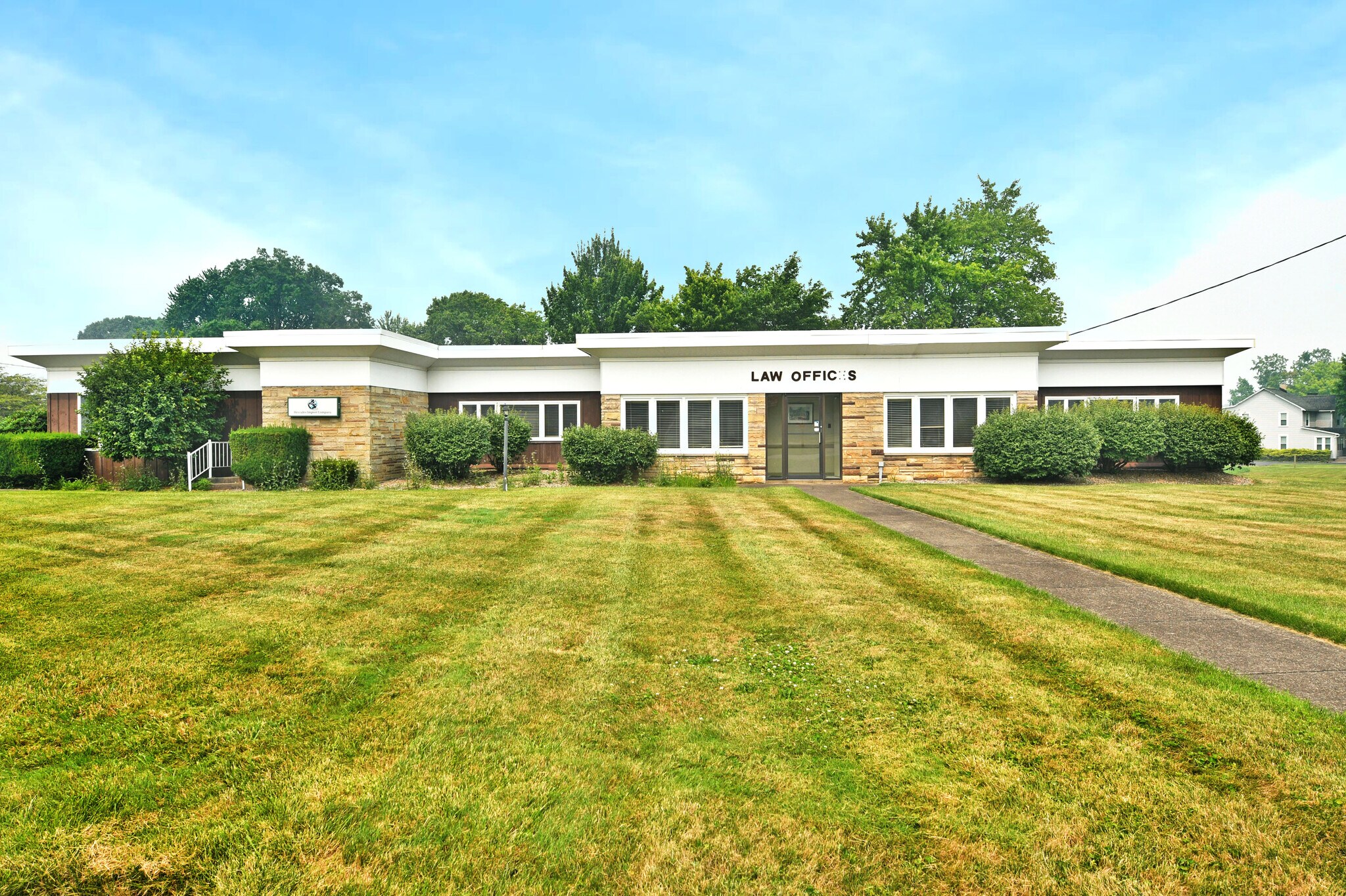 696 Valley View Dr, Brookfield, OH à vendre Photo principale– Image 1 sur 51