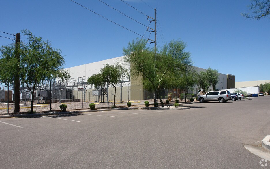 1515 E Hadley St, Phoenix, AZ à louer - Photo de l’immeuble – Image 3 sur 6