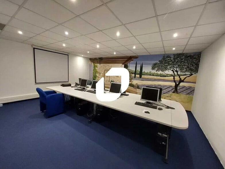 Bureau dans Nîmes à vendre - Photo de l’immeuble – Image 2 sur 18